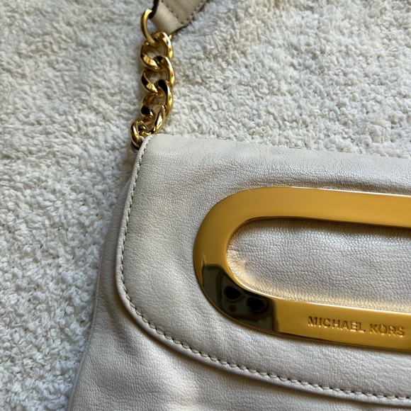 Michael Kors Off White Leather Cut Out Flap Shoulder Bag - Picture 6 of 14